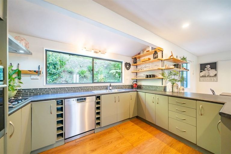 Photo of property in 116 Pinehaven Road, Pinehaven, Upper Hutt, 5019