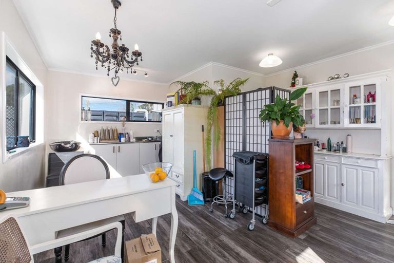 Photo of property in 2a Redwood Drive, Massey, Auckland, 0614