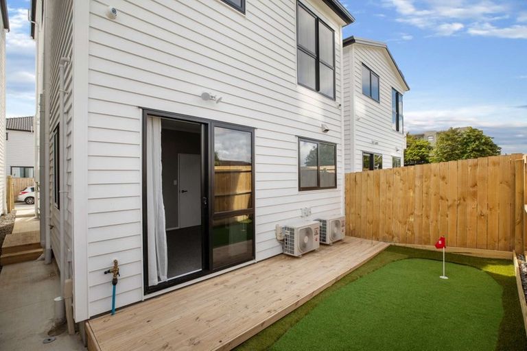 Photo of property in 2b Wyon Way, Flat Bush, Auckland, 2016