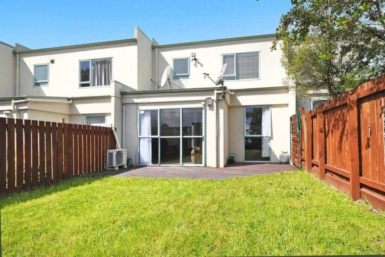 Photo of property in 6/351 West Coast Road, Glen Eden, Auckland, 0602