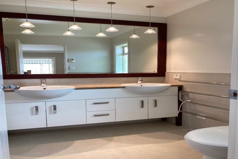 Photo of property in 5 Amapur Place, Flat Bush, Auckland, 2019