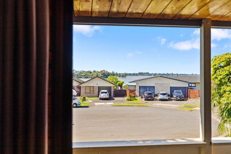 Photo of property in 38 Endeavour Avenue, Welcome Bay, Tauranga, 3112