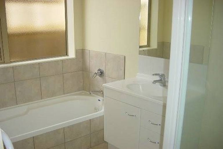 Photo of property in 16a Norman Close, The Gardens, Auckland, 2105