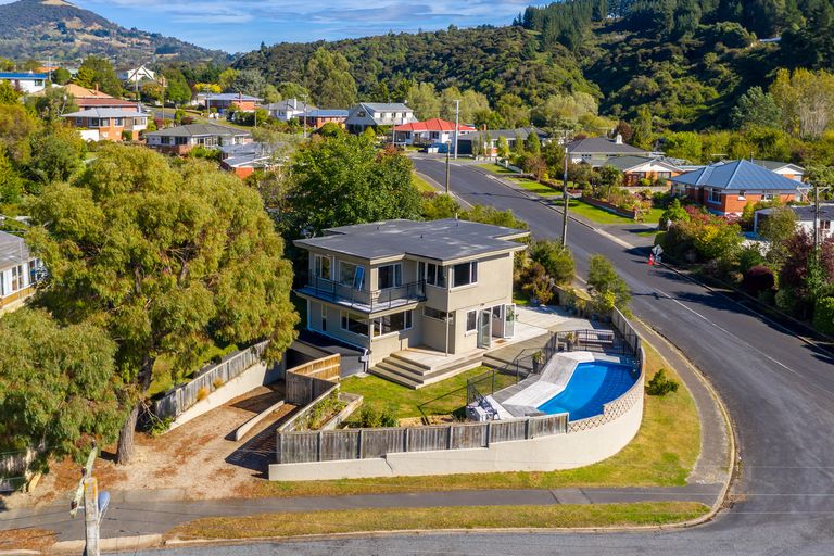 Photo of property in 31 Flower Street, Fairfield, Dunedin, 9018