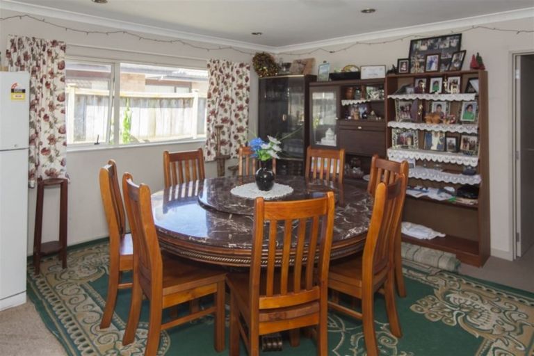 Photo of property in 2c Waikaukau Road, Glen Eden, Auckland, 0602