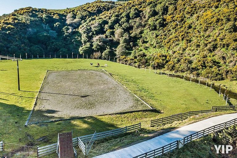 Photo of property in 648 Makara Road, Makara, Karori, 6972
