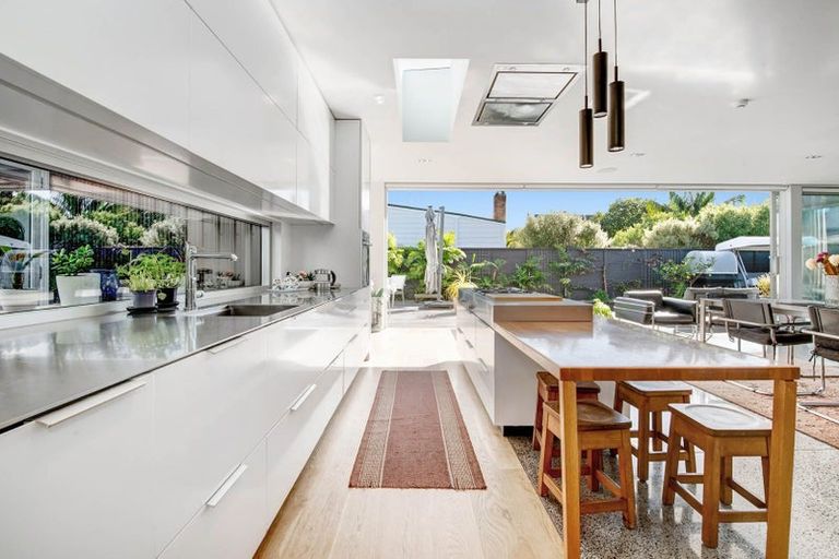 Photo of property in 2 Tainui Road, Devonport, Auckland, 0624