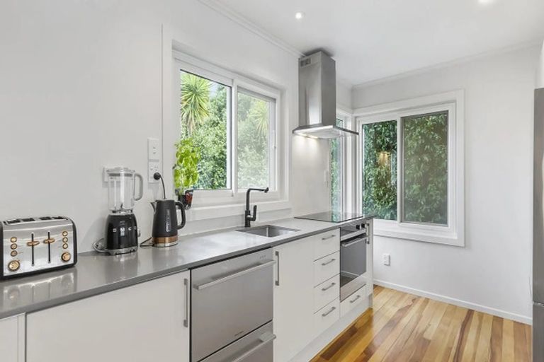 Photo of property in 1/60 Hillcrest Avenue, Hillcrest, Auckland, 0627