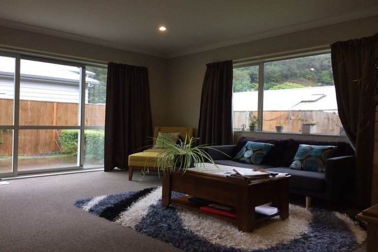 Photo of property in 28 Poppy Watts Grove, Stokes Valley, Lower Hutt, 5019