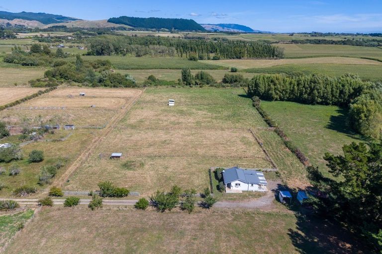 Photo of property in 103a Waikawa Beach Road, Manakau, Levin, 5573