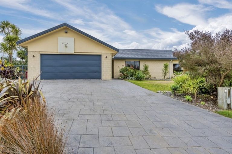 Photo of property in 8 Te Ropata Place, Waikanae Beach, Waikanae, 5036