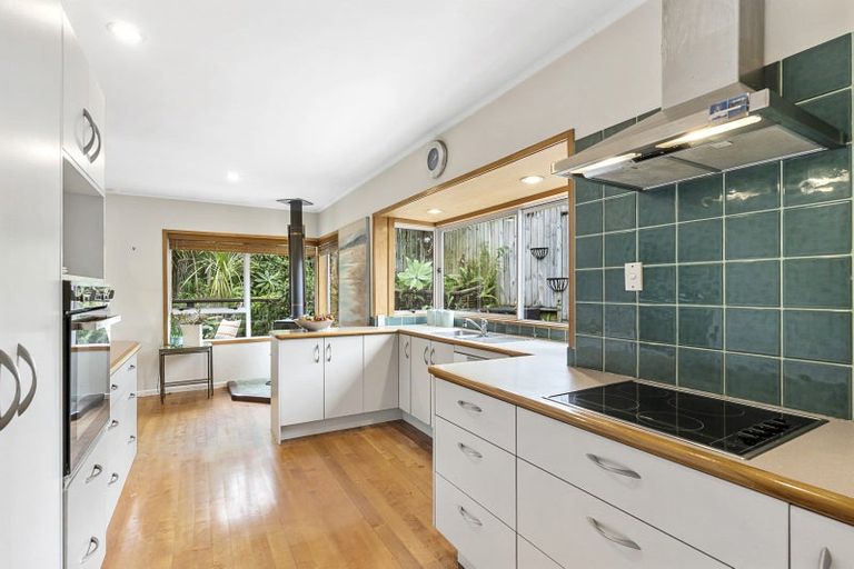 Photo of property in 13 Seymour Road, Mellons Bay, Auckland, 2014