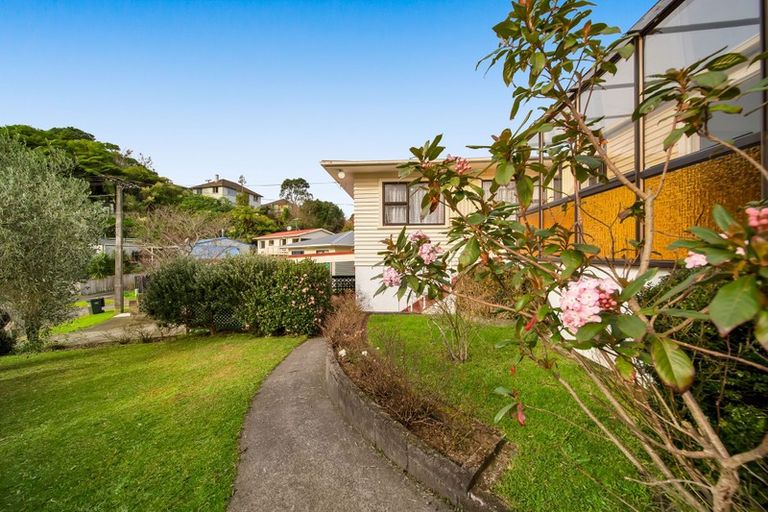 Photo of property in 32 Beaumont Crescent, Frankleigh Park, New Plymouth, 4310