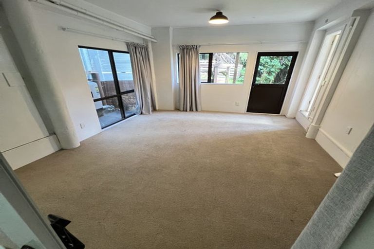Photo of property in 89 Glenesk Road, Piha, New Lynn, 0772