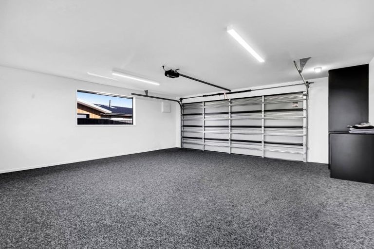 Photo of property in 6 Oliver O'leary Way, Westown, New Plymouth, 4310