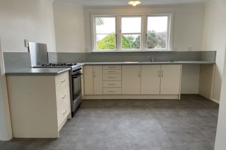 Photo of property in 15 Botanical Road, Takaro, Palmerston North, 4412