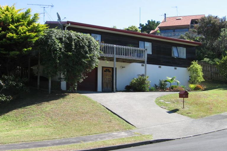 Photo of property in 1 Heatherleigh Rise, Northcross, Auckland, 0632