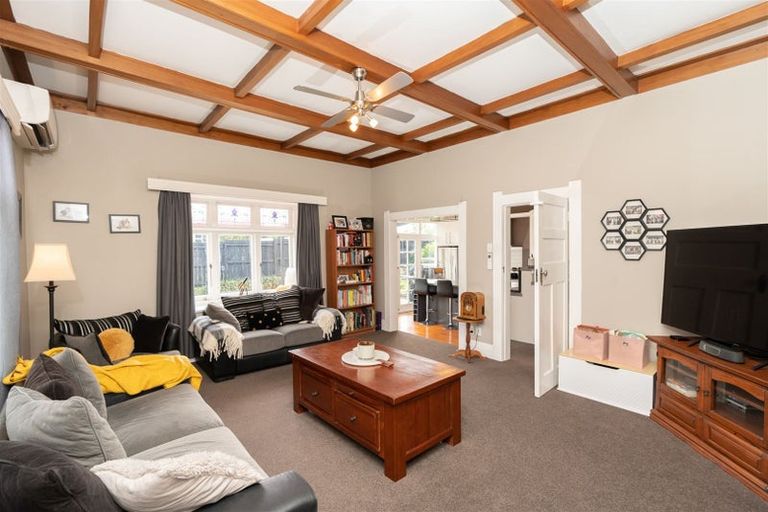 Photo of property in 13 Forest Lake Road, Forest Lake, Hamilton, 3200