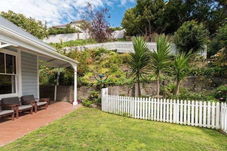 Photo of property in 32 Milton Road, Bluff Hill, Napier, 4110