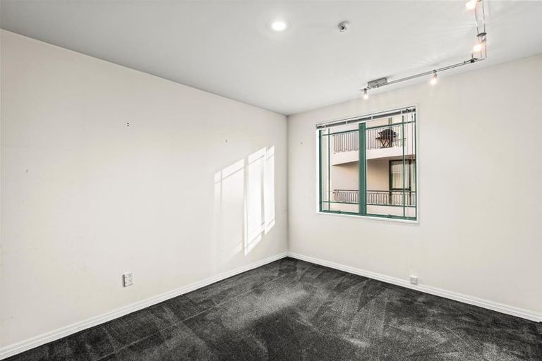 Photo of property in Regent Courts, 2/75 Gloucester Street, Christchurch Central, Christchurch, 8013
