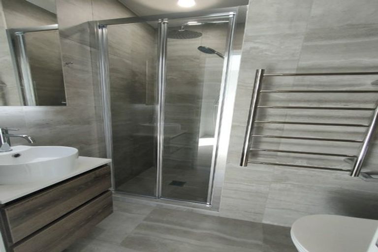 Photo of property in 6/65a Hogans Road, Glenfield, Auckland, 0629