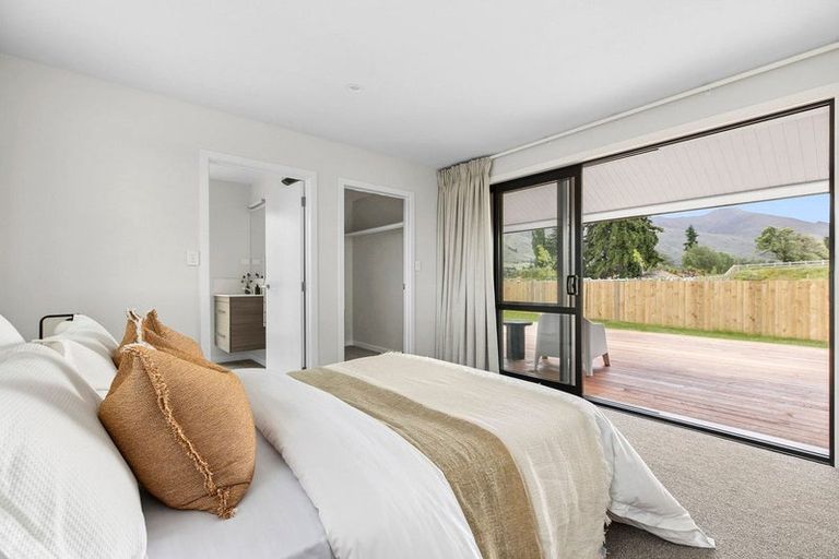 Photo of property in 15 Rubus Street, Wanaka, 9382