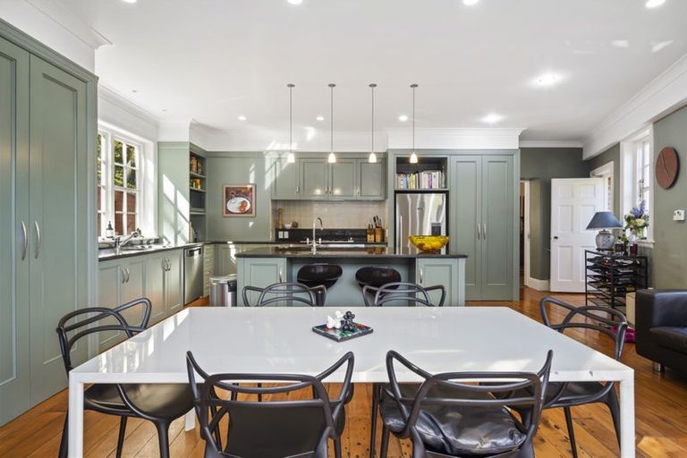 Photo of property in 12 Easdale Street, Kelburn, Wellington, 6012