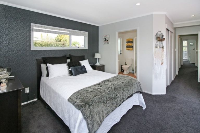 Photo of property in 409 Mangorei Road, Merrilands, New Plymouth, 4312