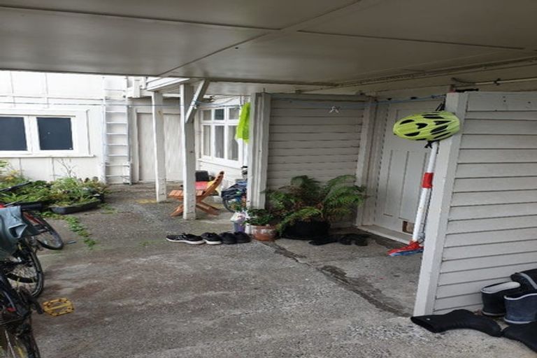 Photo of property in 64 Maupuia Road, Maupuia, Wellington, 6022