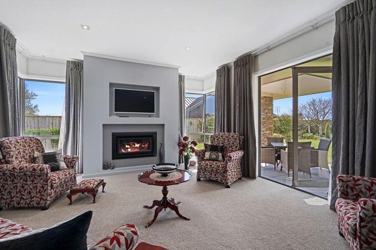 Photo of property in 12 Gleneagles Way, Waiwhakaiho, New Plymouth, 4312