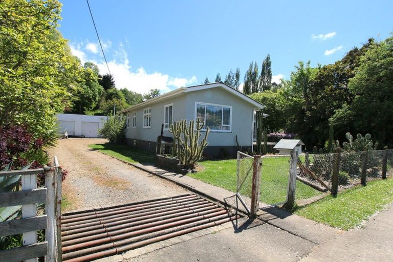 Photo of property in 19 Ongo Road, Hunterville, 4730