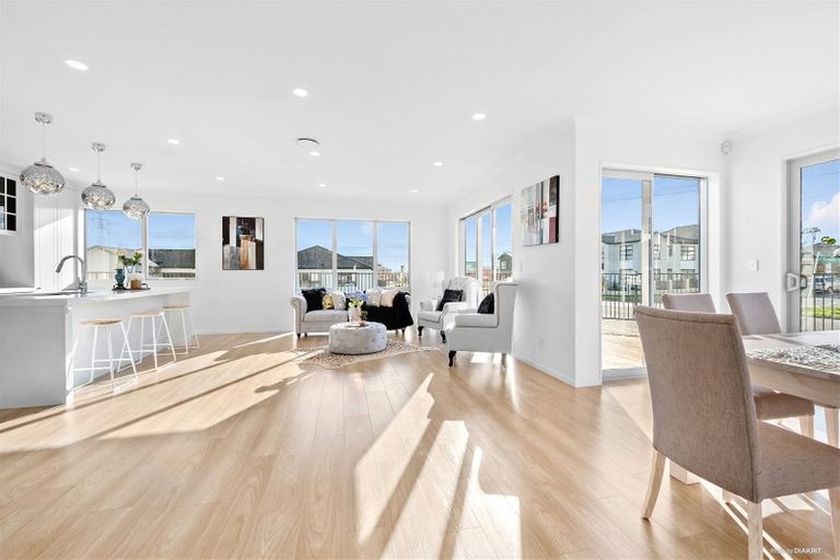 Photo of property in 23 Cooladawson Drive, Flat Bush, Auckland, 2019