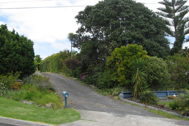 Photo of property in 2 Crown Road, Tindalls Beach, Whangaparaoa, 0930