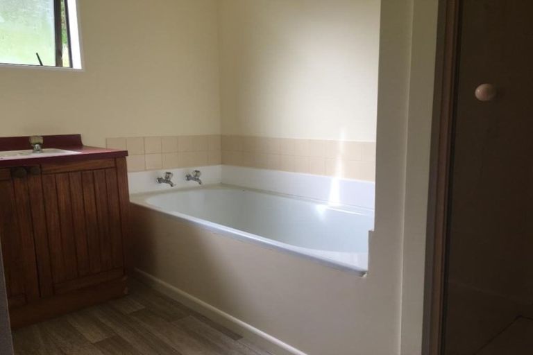 Photo of property in 10 Tullamore Way, Johnsonville, Wellington, 6037