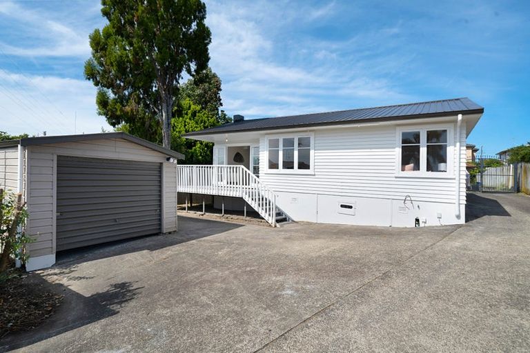 Photo of property in 48a Beaubank Road, Kelston, Auckland, 0602