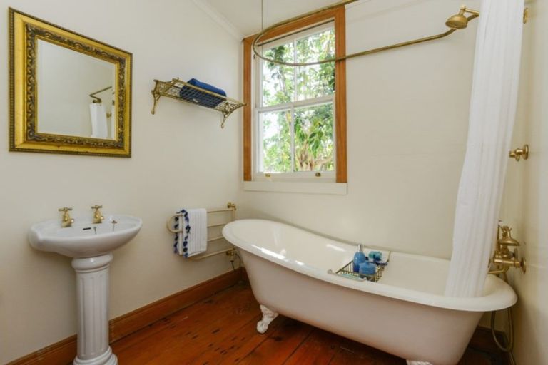 Photo of property in 5 May Avenue, Hospital Hill, Napier, 4110