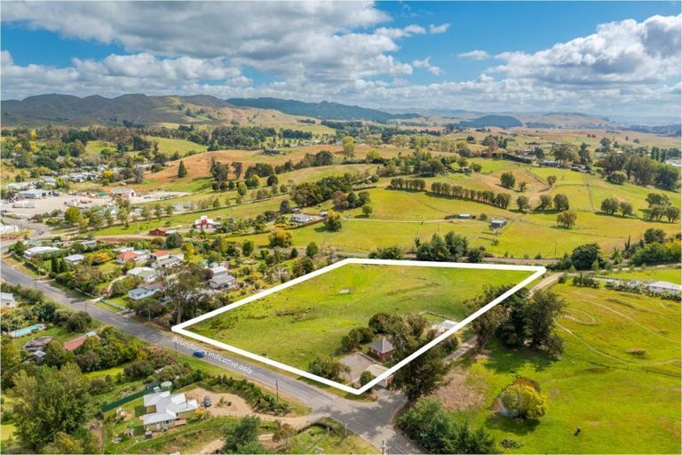 Photo of property in 36 Tamumu Road, Waipawa, 4210