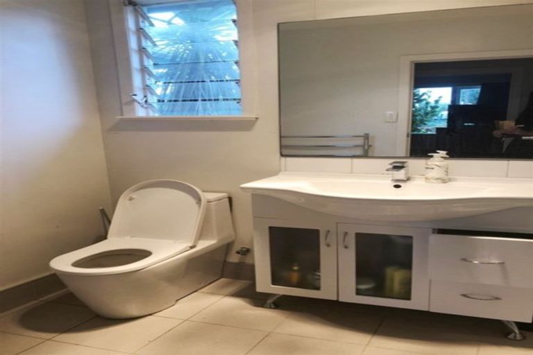 Photo of property in 17 Beverly Place, New Lynn, Auckland, 0600