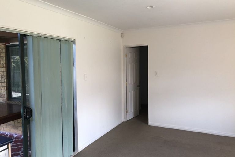 Photo of property in 4 Belleek Close, Weymouth, Auckland, 2103