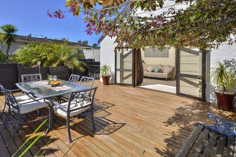 Photo of property in 8 Elmira Place, Browns Bay, Auckland, 0630