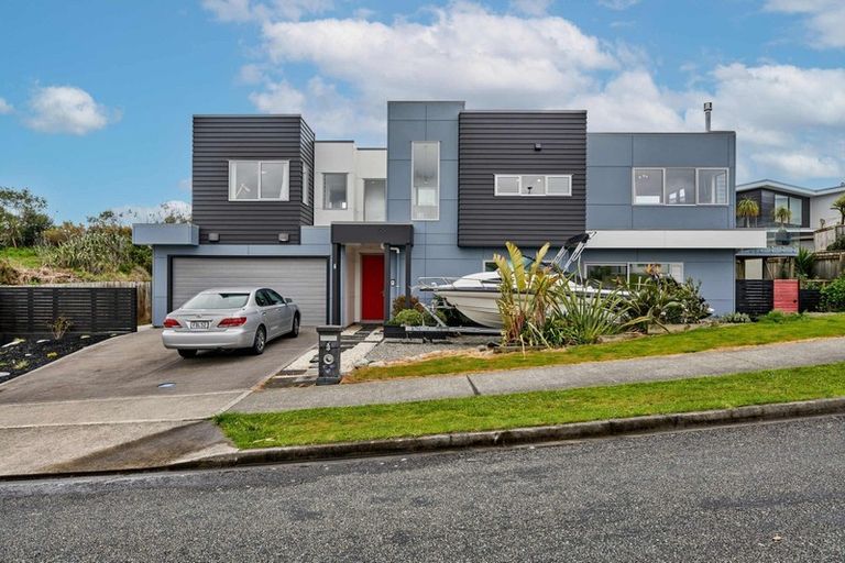 Photo of property in 3 Mo Street, Camborne, Porirua, 5026