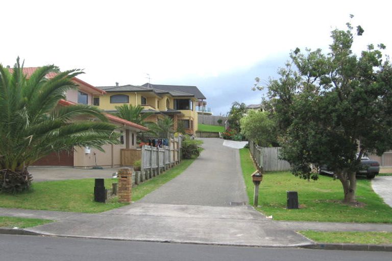 Photo of property in 21 Hogarth Rise, West Harbour, Auckland, 0618