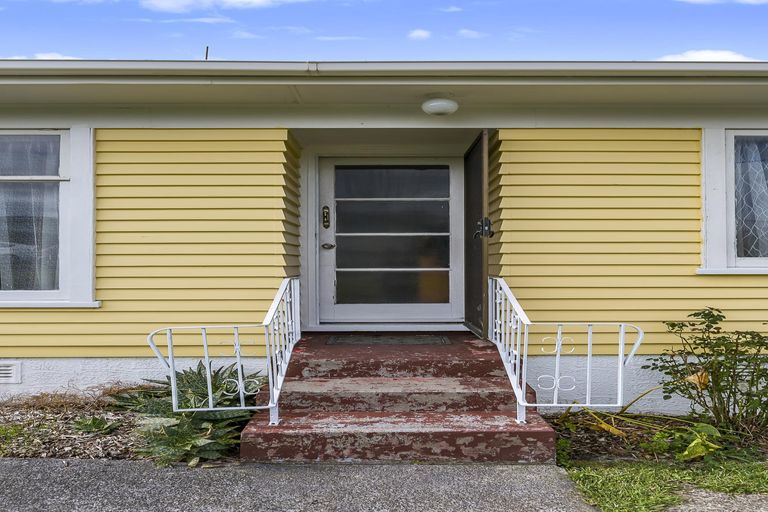 Photo of property in 6 Aotea Road, Glen Eden, Auckland, 0602