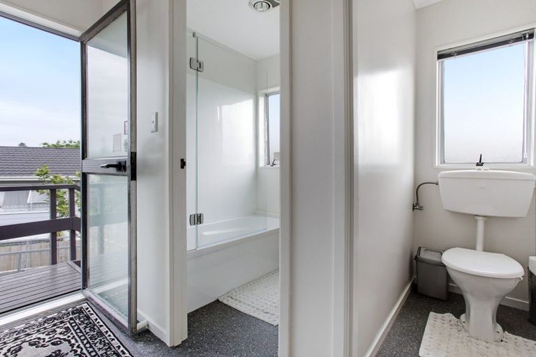 Photo of property in 13 Tetrarch Place, Totara Vale, Auckland, 0629