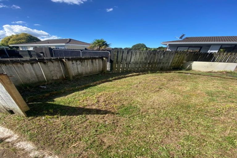 Photo of property in 1/26 Karepo Crescent, Ranui, Auckland, 0612