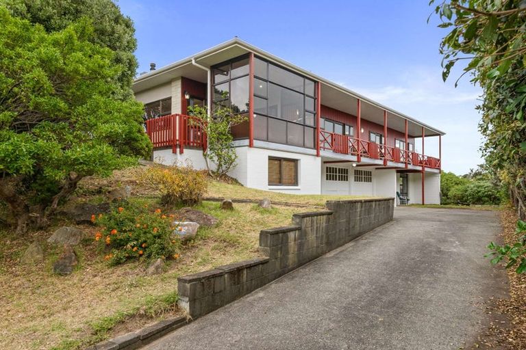 Photo of property in 15 Frimley Terrace, Waikanae Beach, Waikanae, 5036