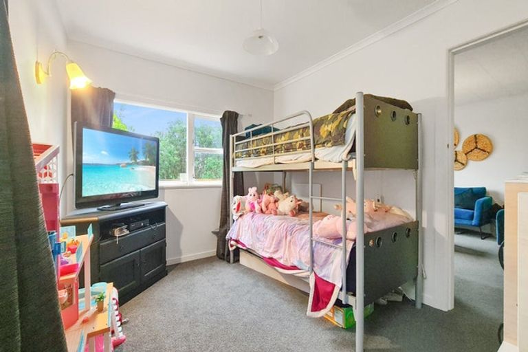 Photo of property in 66 Tarawera Road, Johnsonville, Wellington, 6037