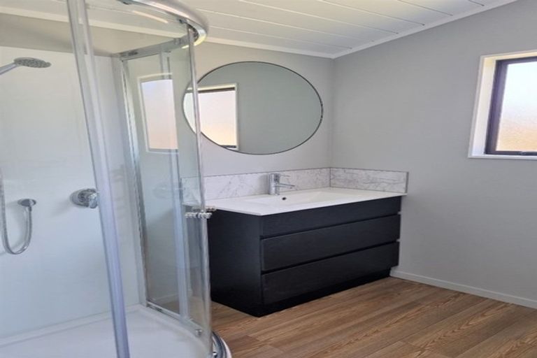 Photo of property in 4186a Great North Road, Glendene, Auckland, 0602