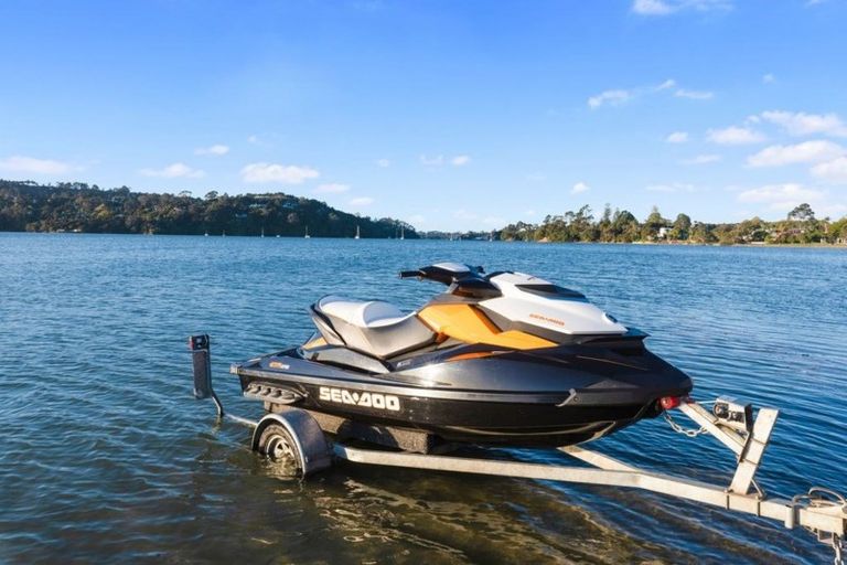 Photo of property in 98 Ferry Parade, Herald Island, Auckland, 0618