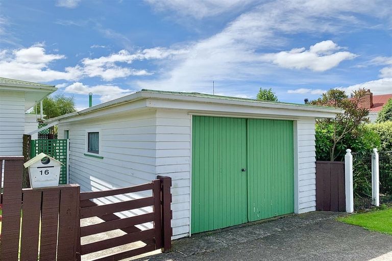 Photo of property in 16 Wallace Road, Waipukurau, 4200
